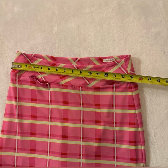 Golftini designer size medium golf skort. Pull on performance fabric. Pink plaid - Picture 3 of 7